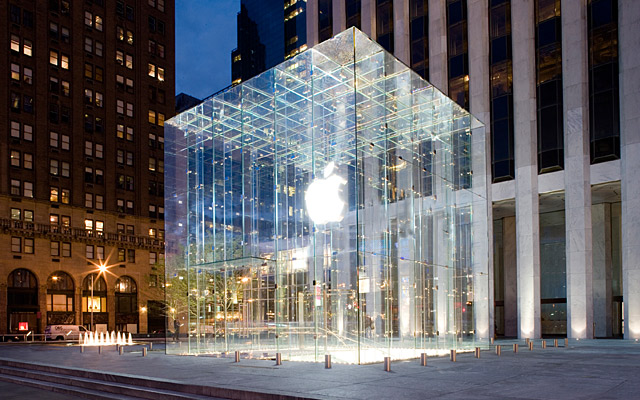 Simge New York Apple Mağazası yenilendi