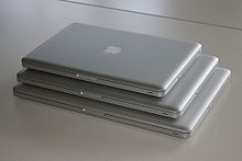 220px-Apple_MacBookPros_13-15-17_stacked_08-2009