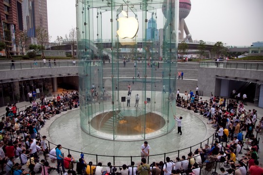 Pictures-of-Shanghai-China-Apple-Store-Grand-Opening-Emerge-2
