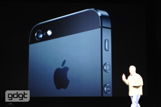 Apple, iPhone 5’i tanıttı