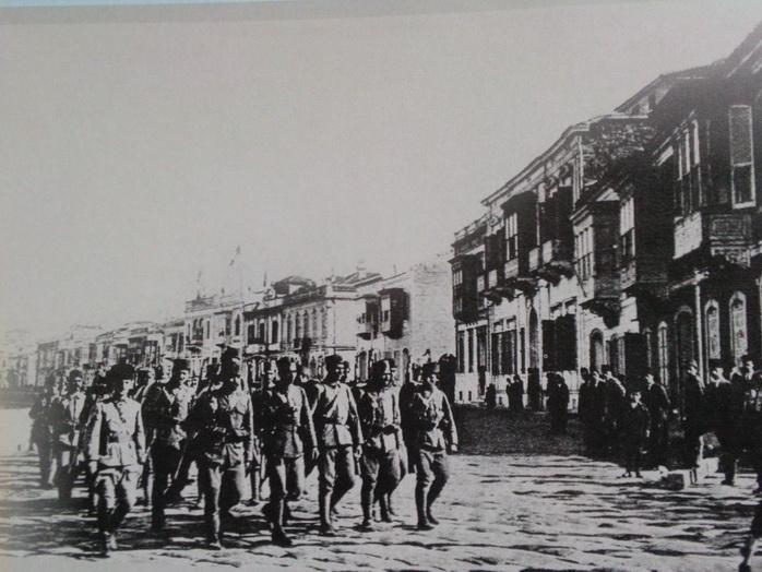 9-eyll-1922-cumartesi-gn-zmire-giren-trk-birlikleri